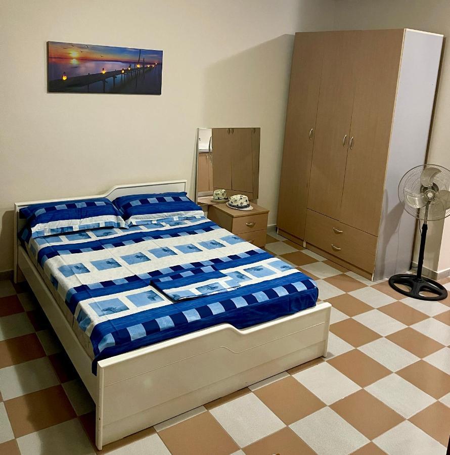 Lovely Studio Apartment Beachfront ドゥラス エクステリア 写真