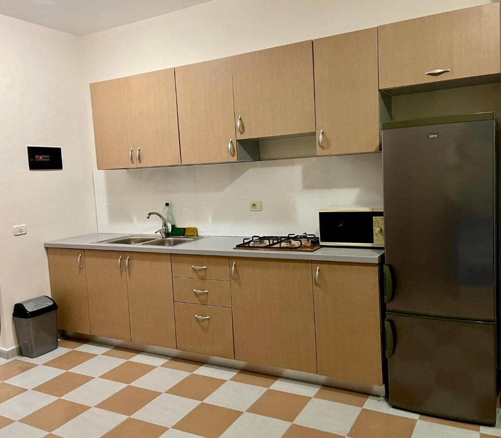 Lovely Studio Apartment Beachfront ドゥラス エクステリア 写真