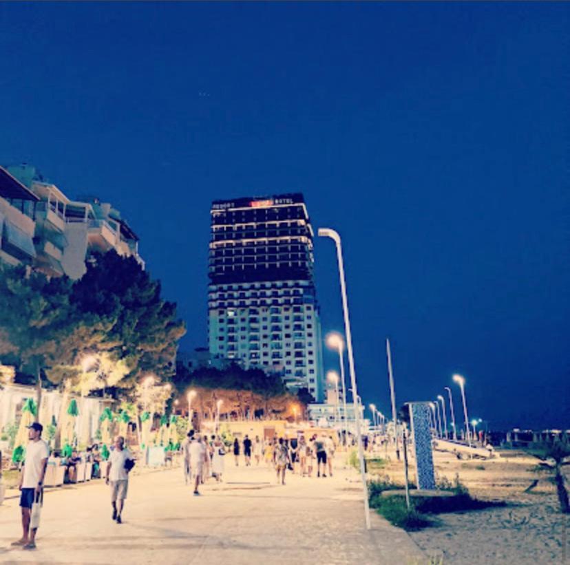Lovely Studio Apartment Beachfront ドゥラス エクステリア 写真
